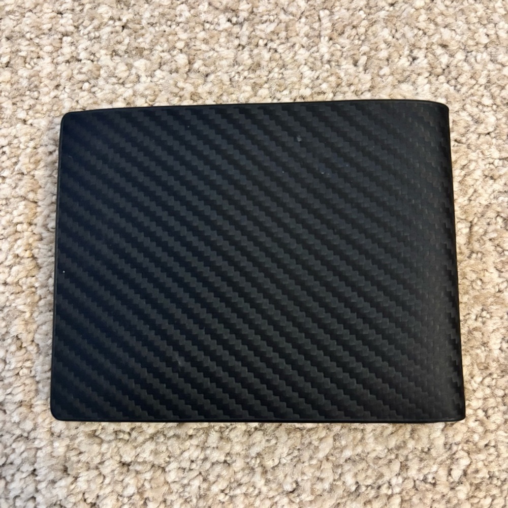Carbon Black Men’s Bifold Wallet​ - Picture 4 of 5